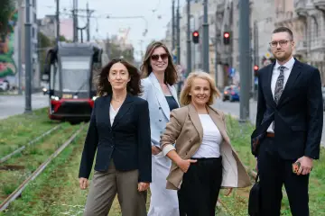 Zespół Kancelarii E&S przy torowisku w centrum Łodzi